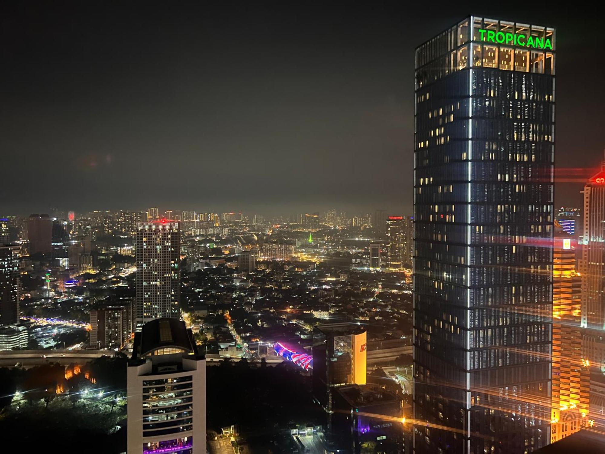 Sky Suites At Klcc By Mitstay Kuala Lumpur Exterior photo