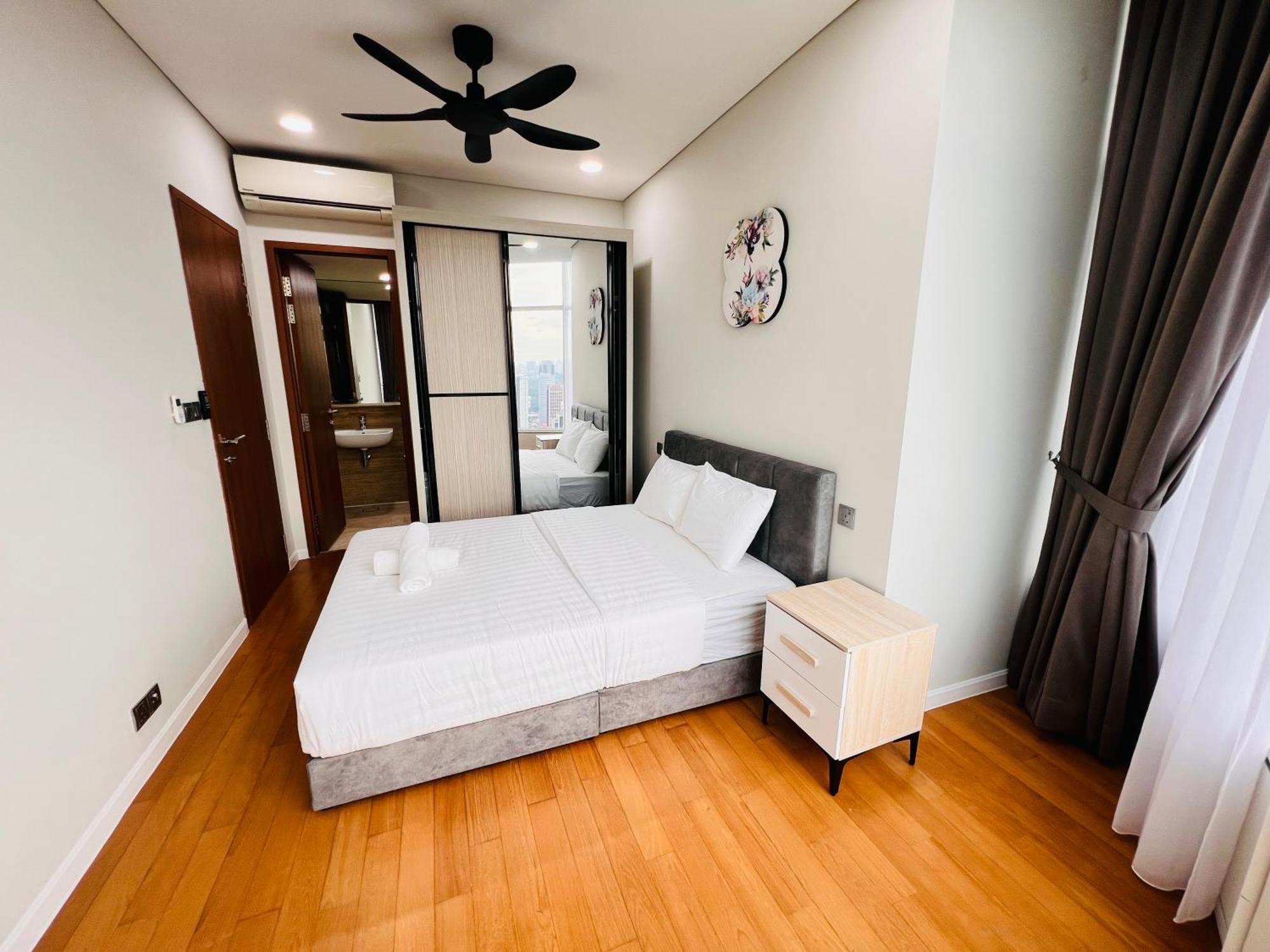Sky Suites At Klcc By Mitstay Kuala Lumpur Exterior photo